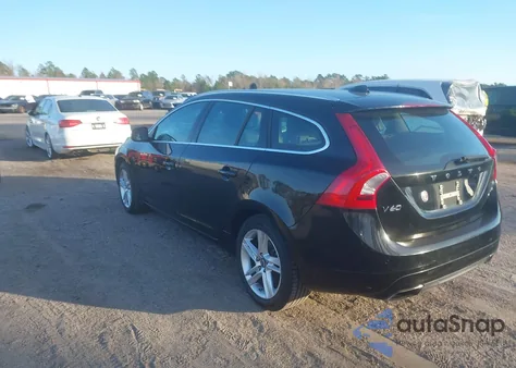 2015 Volvo V60 T5 Premier из США, поврежденный, VIN YV1612SK0F1226649